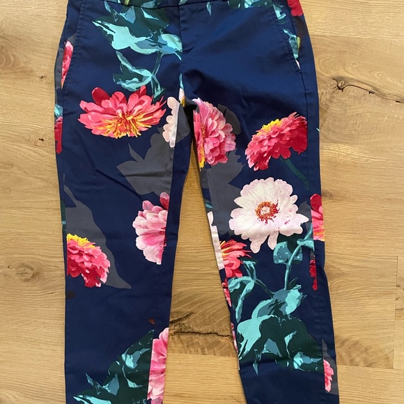 Banana Republic Avery Blue Floral Capri 00 Petite - Picture 2 of 7